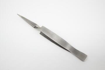 用鑷子拔除眉毛的步驟是怎樣的 用鑷子拔除眉毛的步驟是怎樣的